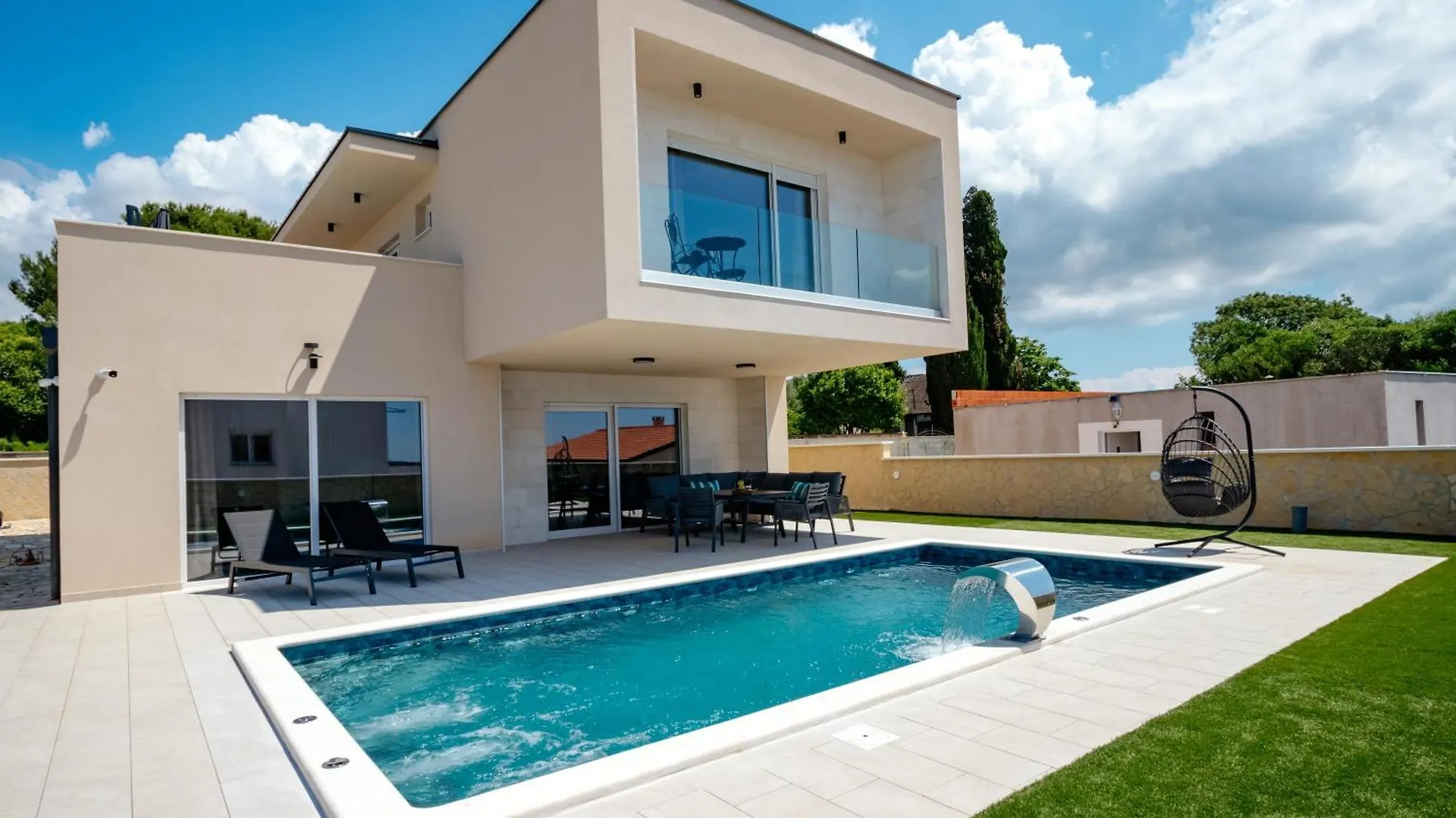 PUY Villa Paula